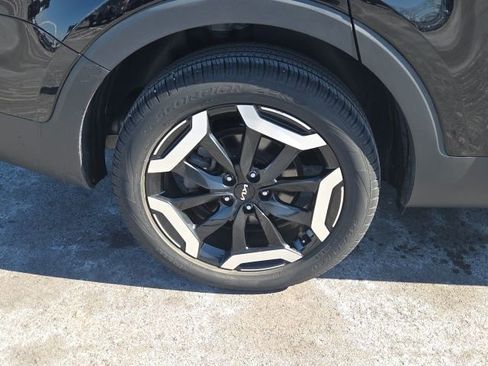 Used 2023 Kia Telluride EX w/ EX Captain's Chair Package image 7