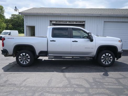 Used 2021 Chevrolet Silverado 2500 Custom w/ Custom Value Package AWD/4WD image 3