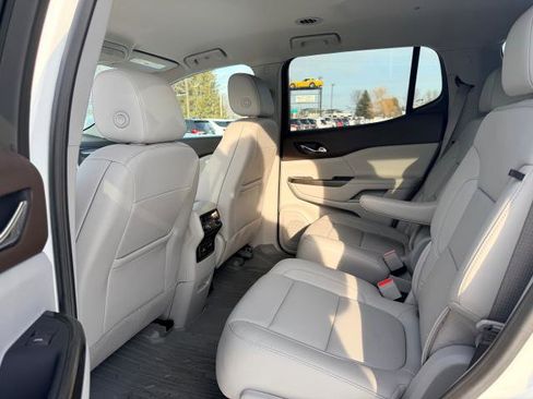 Used 2023 GMC Acadia SLT w/ Preferred Package image 11