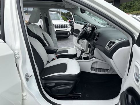 Used 2018 Jeep Compass Latitude w/ Popular Equipment Group FWD image 45