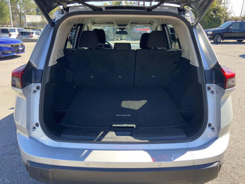 Used 2025 Nissan Rogue SV AWD/4WD image 7