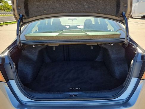 Used 2024 Nissan Altima 2.5 SV FWD image 6