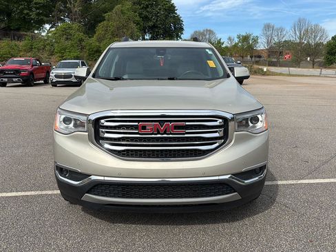 Used 2017 GMC Acadia SLT image 2