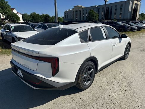 New 2026 Kia K4 FWD image 7