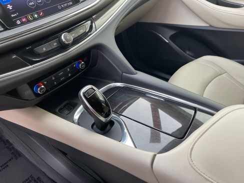 Used 2020 Buick Enclave Essence image 18