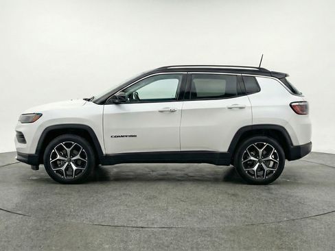 Used 2025 Jeep Compass Limited image 5