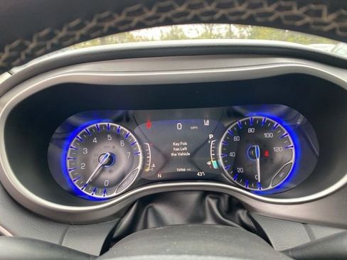 Used 2022 Chrysler Pacifica Touring-L image 23