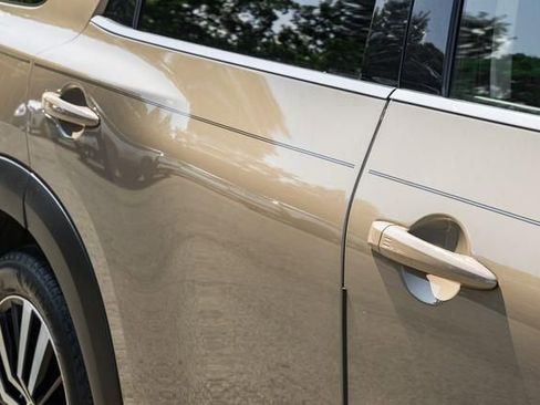 Used 2024 Nissan Pathfinder Platinum w/ Black Appearance Package image 19