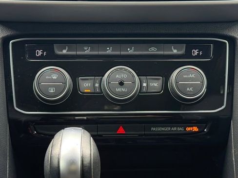 Used 2022 Volkswagen Atlas Cross Sport SE image 4