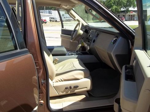 Used 2011 Ford Expedition XLT w/ 201A Rapid Spec Order Code AWD/4WD image 12