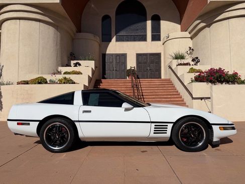 Used 1992 Chevrolet Corvette Coupe image 8