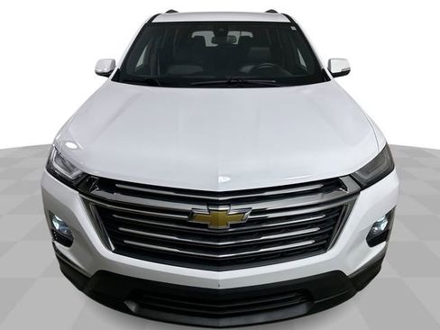 Used 2023 Chevrolet Traverse LT FWD image 3