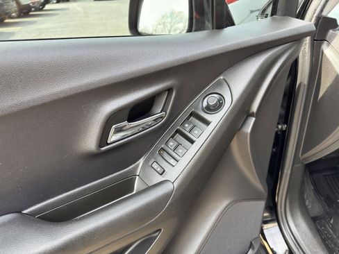 Used 2019 Chevrolet Trax LT w/ LT Convenience Package image 13