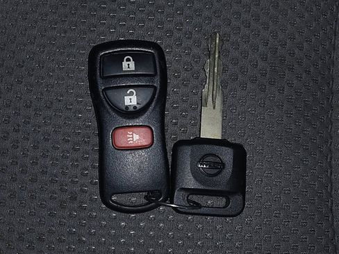 Used 2017 Nissan Frontier SV image 32