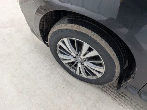 Used 2018 Nissan Pathfinder SL image 8