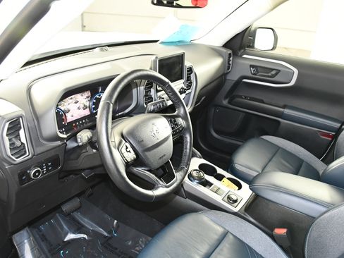 Used 2023 Ford Bronco Sport Outer Banks w/ Tech Package image 2