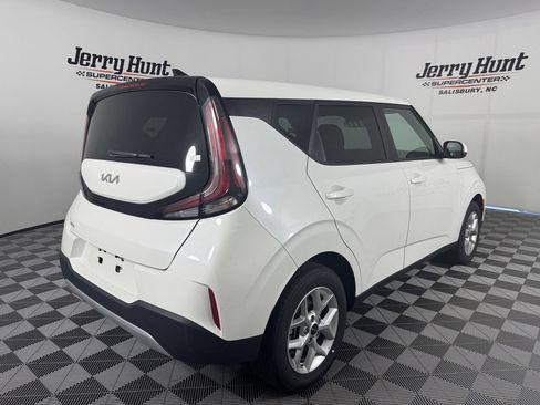 Used 2025 Kia Soul LX w/ LX Technology Package FWD image 7
