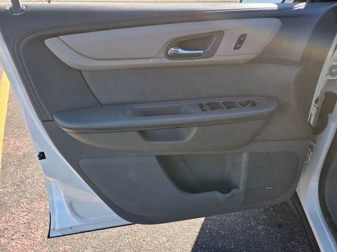 Used 2015 Chevrolet Traverse LT image 13