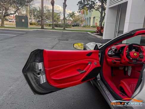 Used 2021 Ferrari F8 Tributo image 22