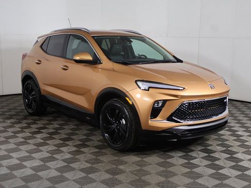 Used 2024 Buick Encore GX Sport Touring image 2