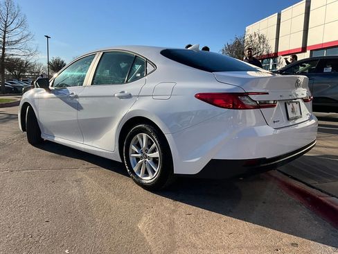 Used 2025 Toyota Camry LE image 8