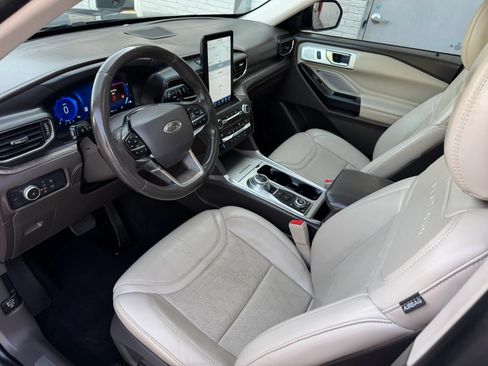 Used 2020 Ford Explorer Platinum w/ Premium Technology Package AWD/4WD image 13