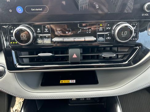 Used 2023 Toyota Highlander Limited image 29