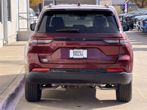 New 2025 Jeep Grand Cherokee Altitude image 6