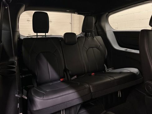New 2026 Chrysler Pacifica Select FWD image 10