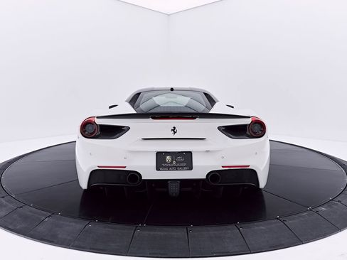 Used 2018 Ferrari 488 GTB RWD image 18