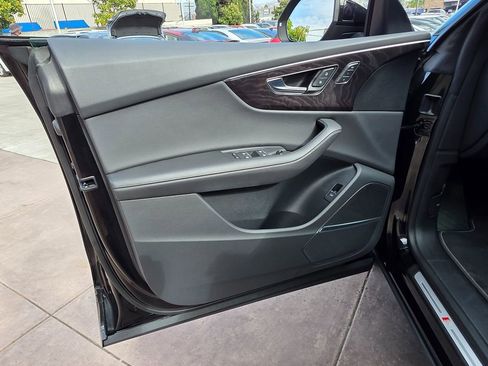 Used 2023 Audi Q8 Premium Plus image 31