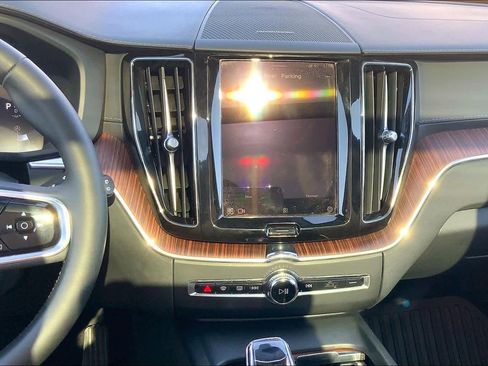 Used 2024 Volvo XC60 B5 Ultimate image 7