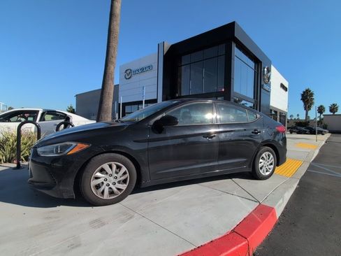Used 2017 Hyundai Elantra SE FWD image 2