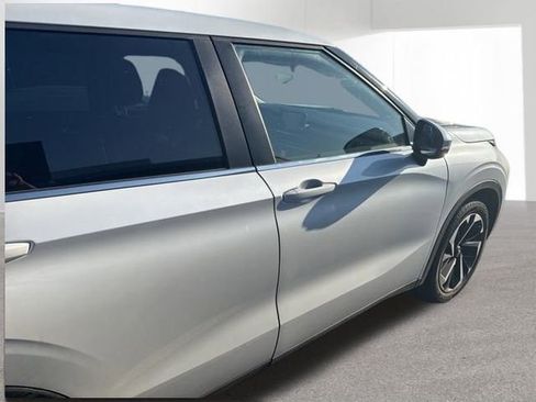 Used 2022 Mitsubishi Outlander ES image 6
