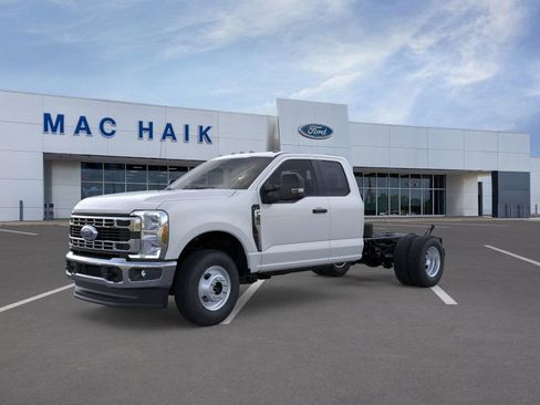 New 2026 Ford F350 XL w/ XL Chrome Package image 1