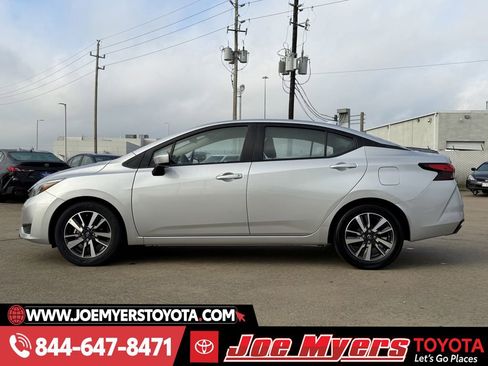 Used 2025 Nissan Versa SV image 12