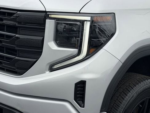 Used 2022 GMC Sierra 1500 Elevation w/ Elevation Premium Package AWD/4WD image 8