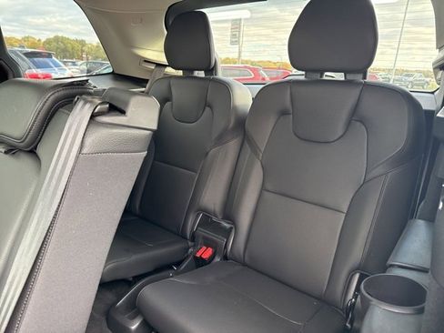 Used 2022 Volvo XC90 T6 Momentum w/ Climate Package image 10