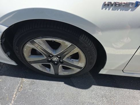 Used 2016 Toyota Prius Three Touring FWD image 8