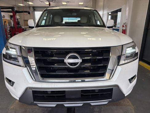 Used 2022 Nissan Armada SL w/ Captain's Chairs Package AWD/4WD image 10