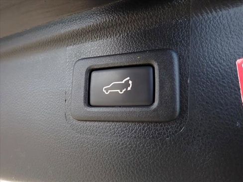 Used 2017 Subaru Outback 2.5i Limited image 8