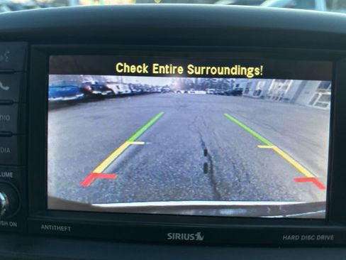 Used 2016 Chrysler Town & Country Touring w/ Driver Convenience Group image 22