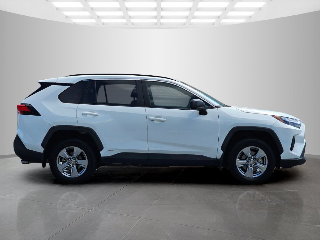 Used 2024 Toyota RAV4 LE AWD/4WD image 7
