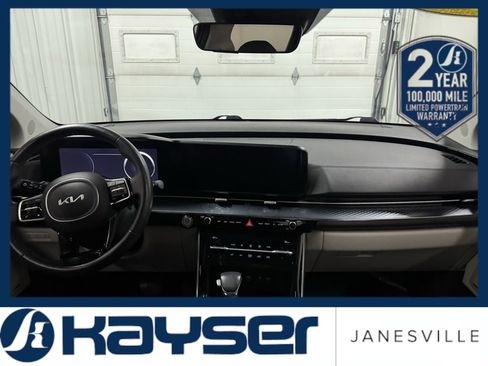 Used 2024 Kia Carnival SX Prestige image 9
