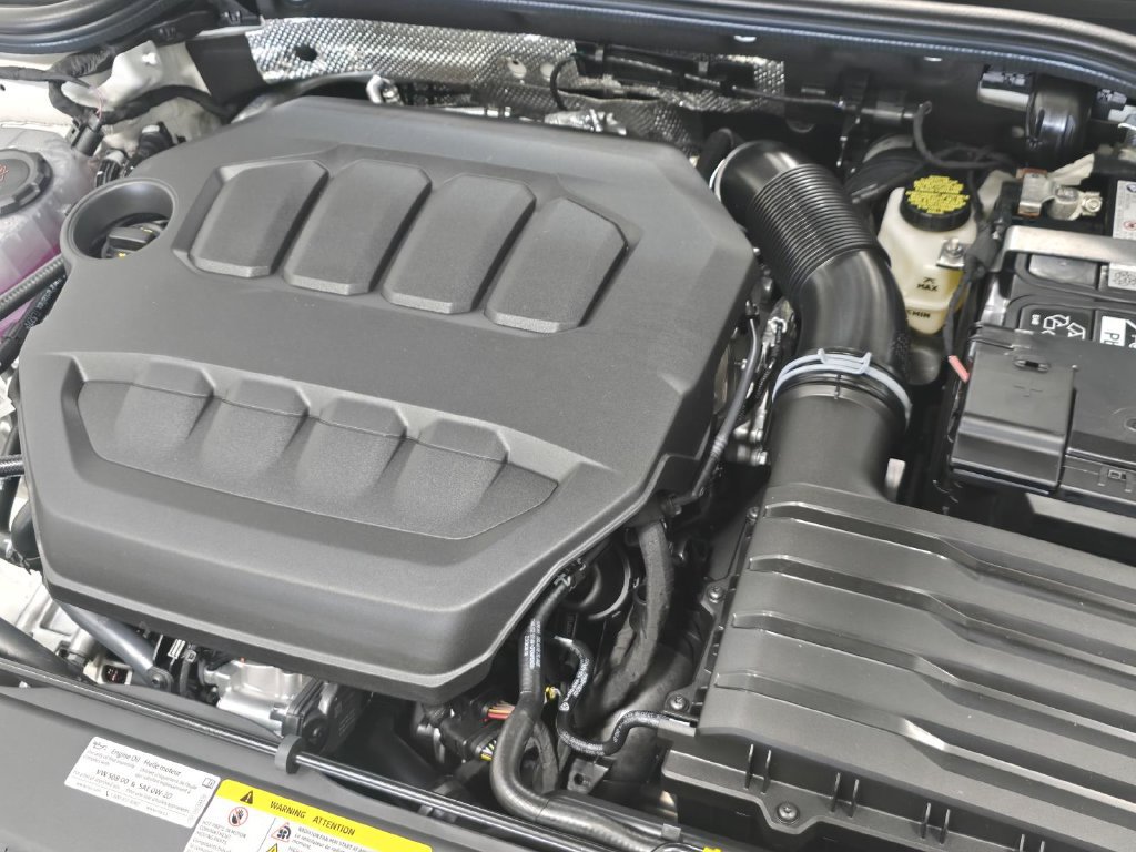 New 2026 Volkswagen GTI SE FWD image 8