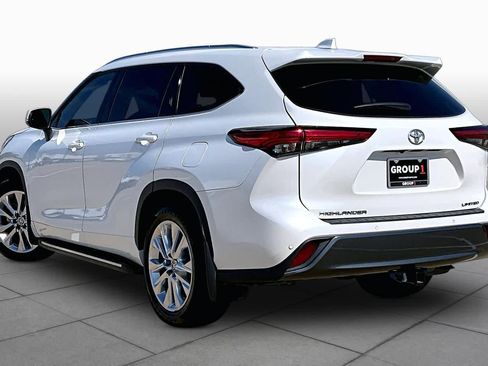 Used 2022 Toyota Highlander Limited FWD image 12