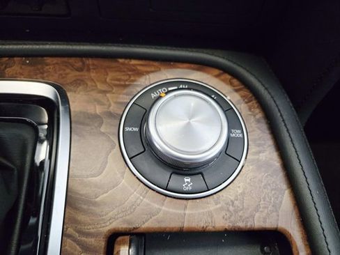 Used 2024 Nissan Armada SL w/ Captain's Chairs Package image 30