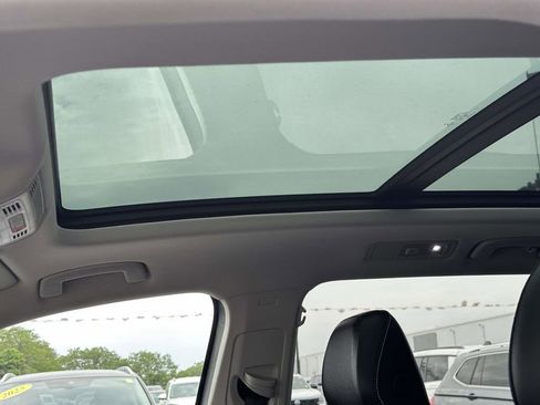 Used 2021 Volkswagen Tiguan SEL AWD/4WD image 19