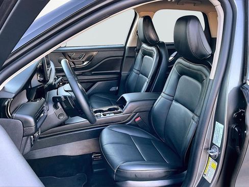 Used 2025 Lincoln Corsair Reserve image 25