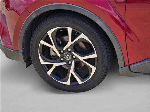 Used 2019 Toyota C-HR Limited FWD image 11